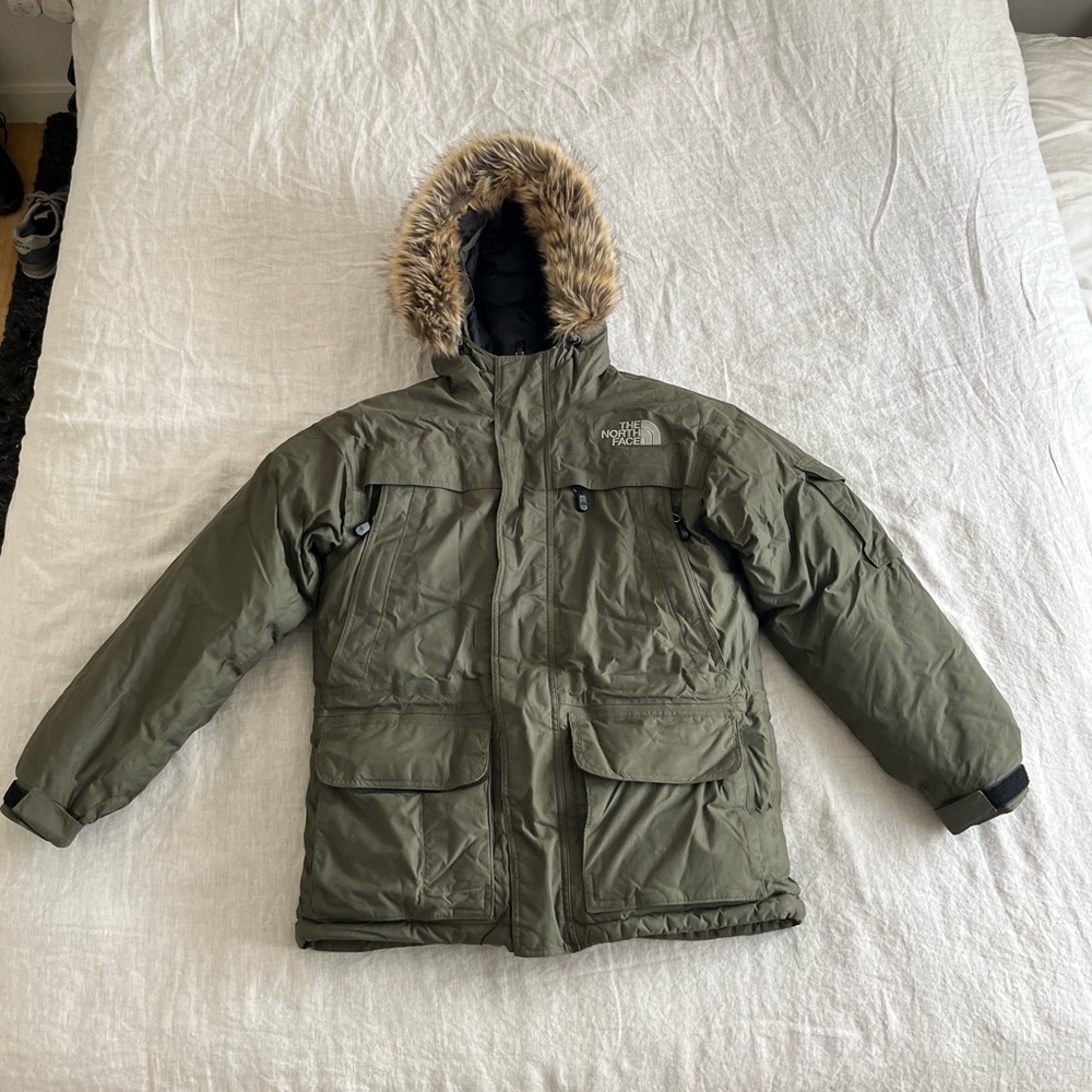 North Face army green down parka. Men’s size xs